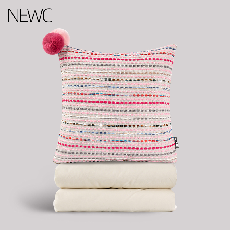 新宸优品粉色獭兔球纯棉枕头被子两用少女心加厚冬季空调被二合一-封面