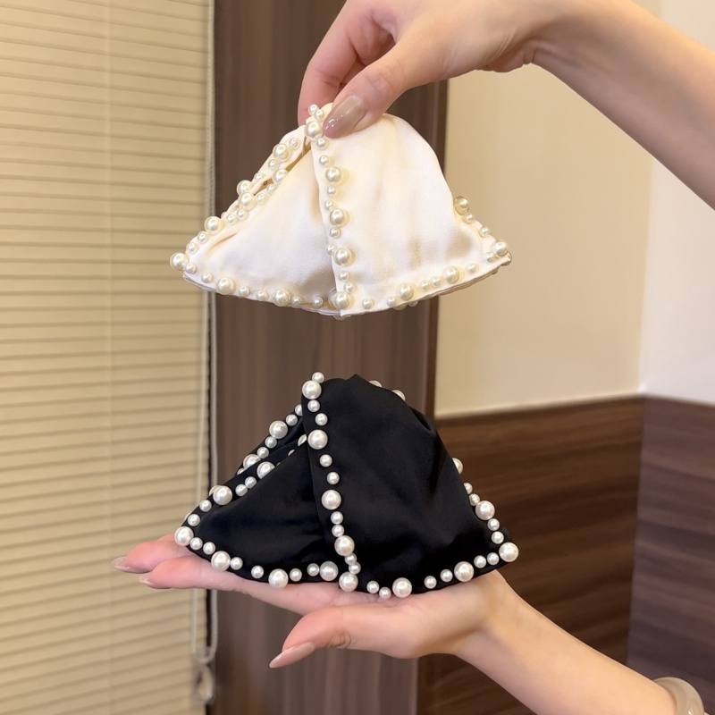 法式轻奢珠珠缎面三角抓夹发夹女后脑勺高马尾高级感鲨鱼夹子头饰