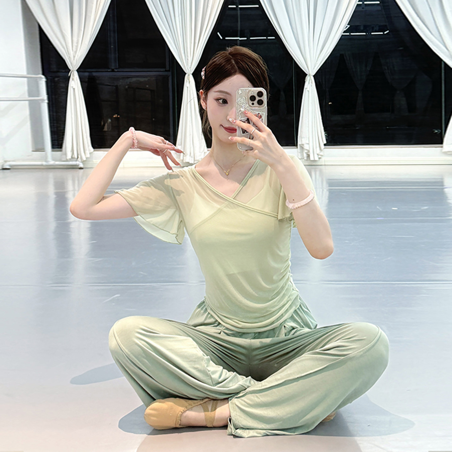 现代舞服装练功服女款2026新款舞蹈服上衣中国舞古典舞成人演出服
