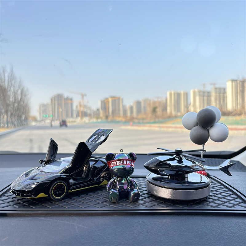 2024新款车载汽车香薰车内饰品摆件车上用品大全中控台网红装饰品