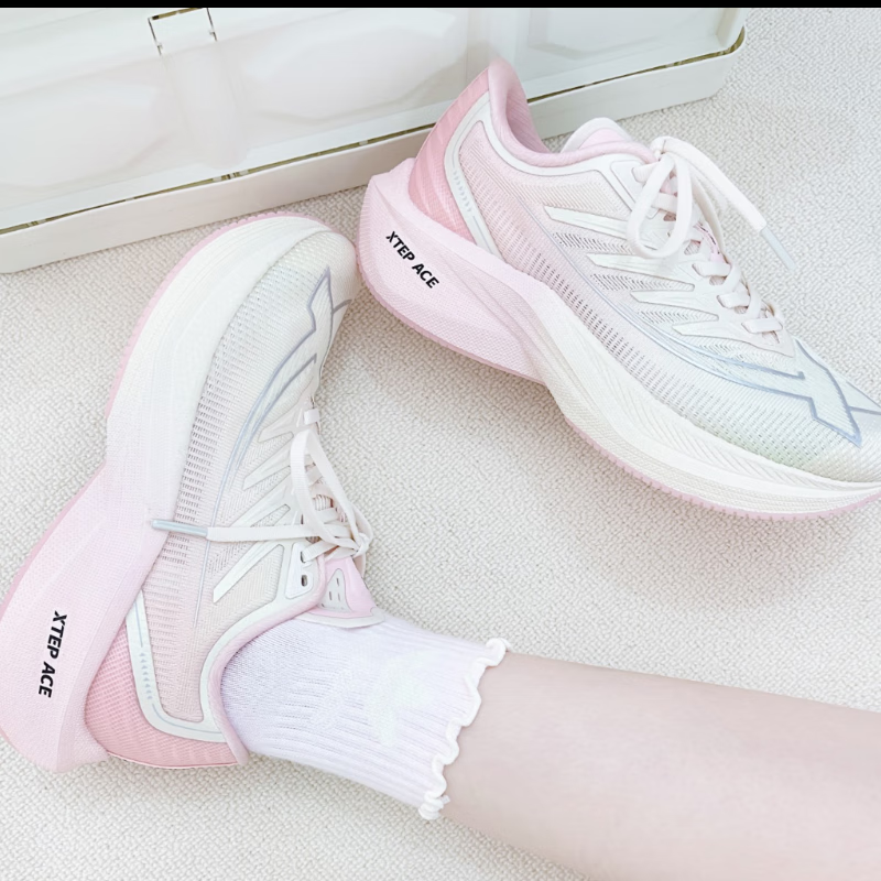 特步一体成型丨跑步鞋女