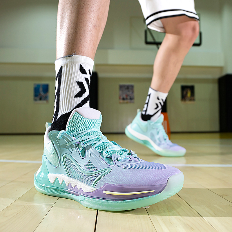 特步男鞋近战一代V2篮球鞋