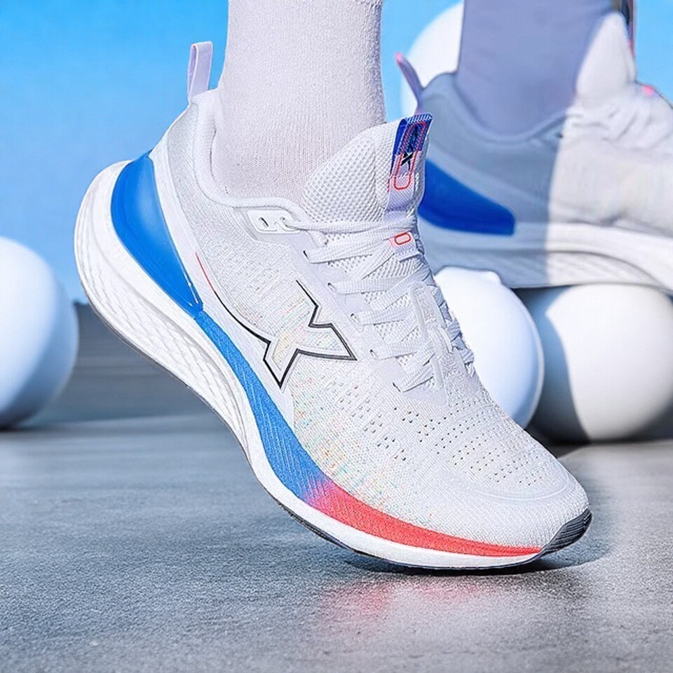 特步影擎2.0竞速跑鞋男