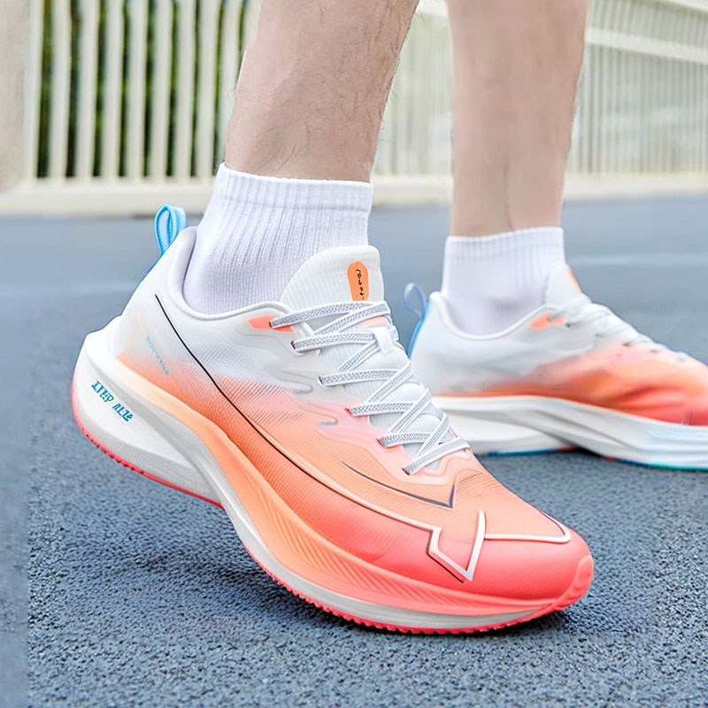 特步一体成型减震透气运动鞋跑鞋