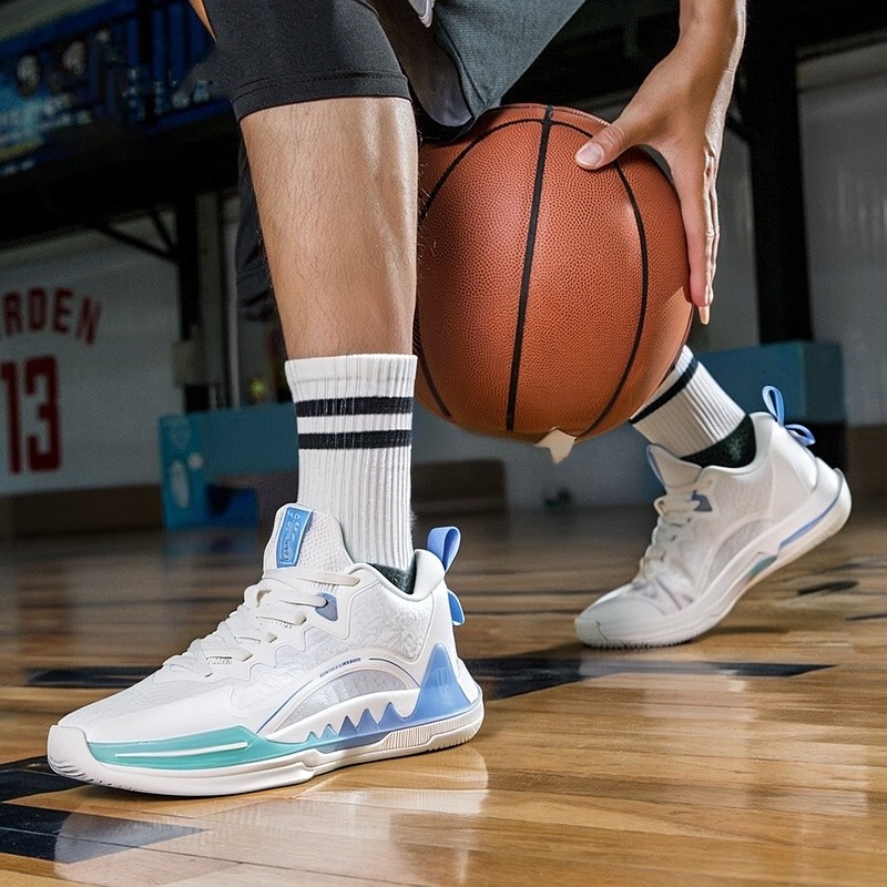 特步篮球鞋减震耐磨专业球鞋