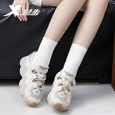 特步官方正品女鞋冬季新款复古低帮厚底增高潮流舒适运动鞋休闲鞋