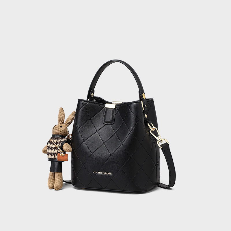 水桶包2026新款女包斜挎包时尚手提高级感单肩包菱格小众黑色百搭