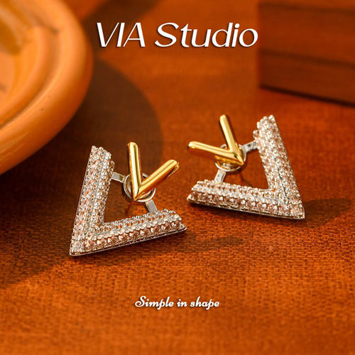 VIAStudio微镶满锆V字母耳环