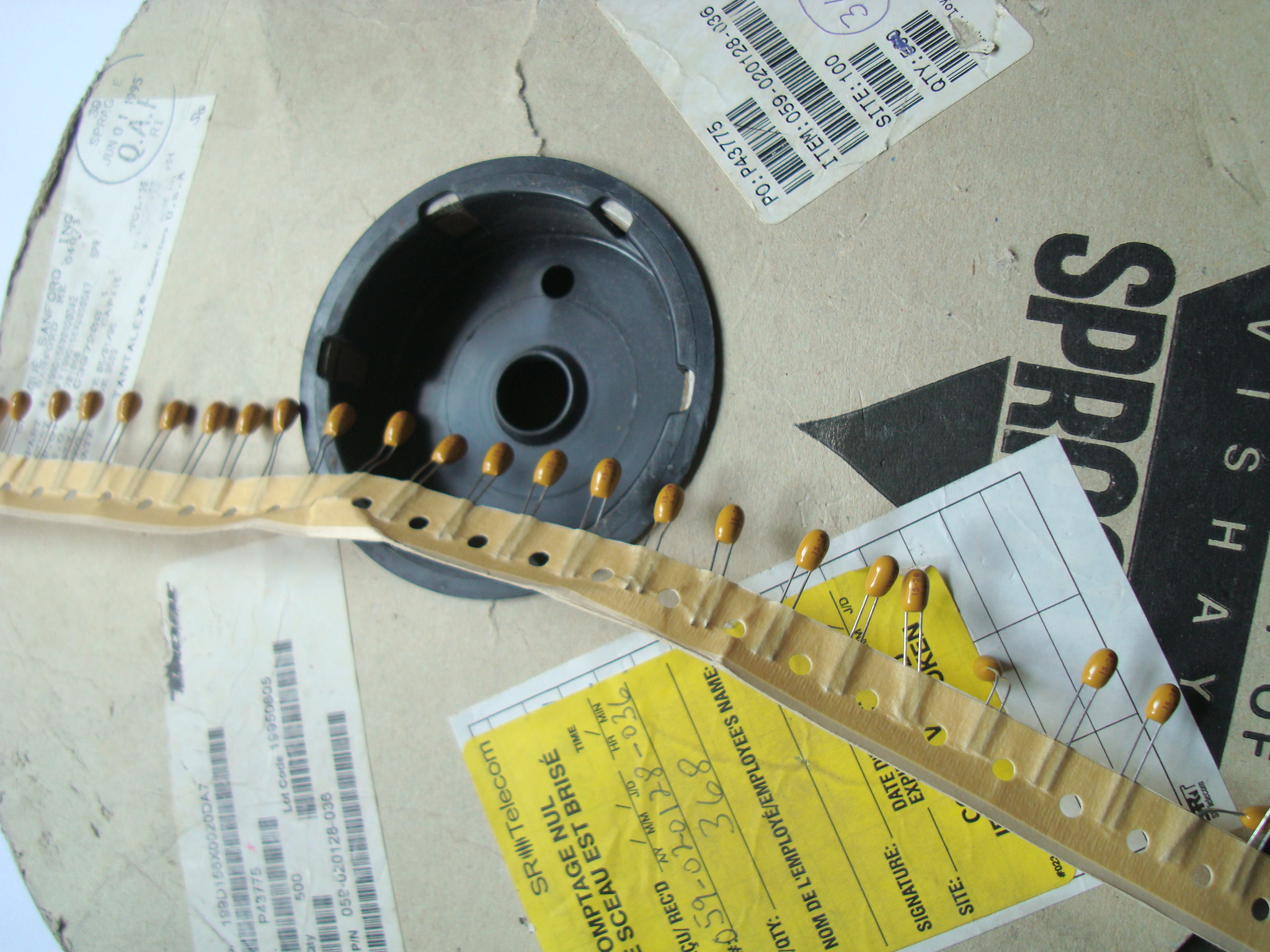 199D156X0020D 直插钽电容器 199D 20v15uF 20% Vishay / Sprague