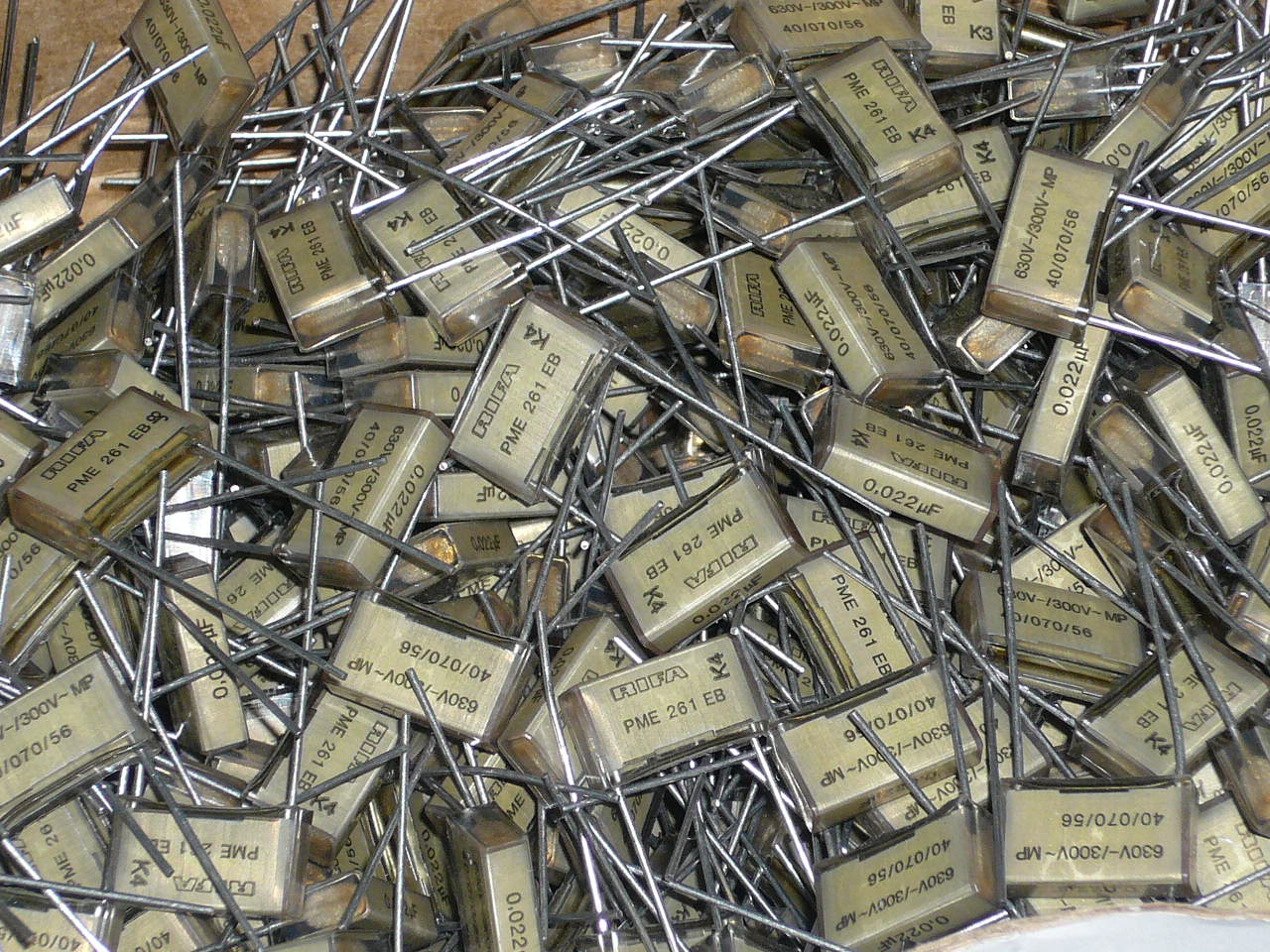 PME261EB5220KR30 薄膜电容器 630v0.022uF 10%  15.2mm RIFA