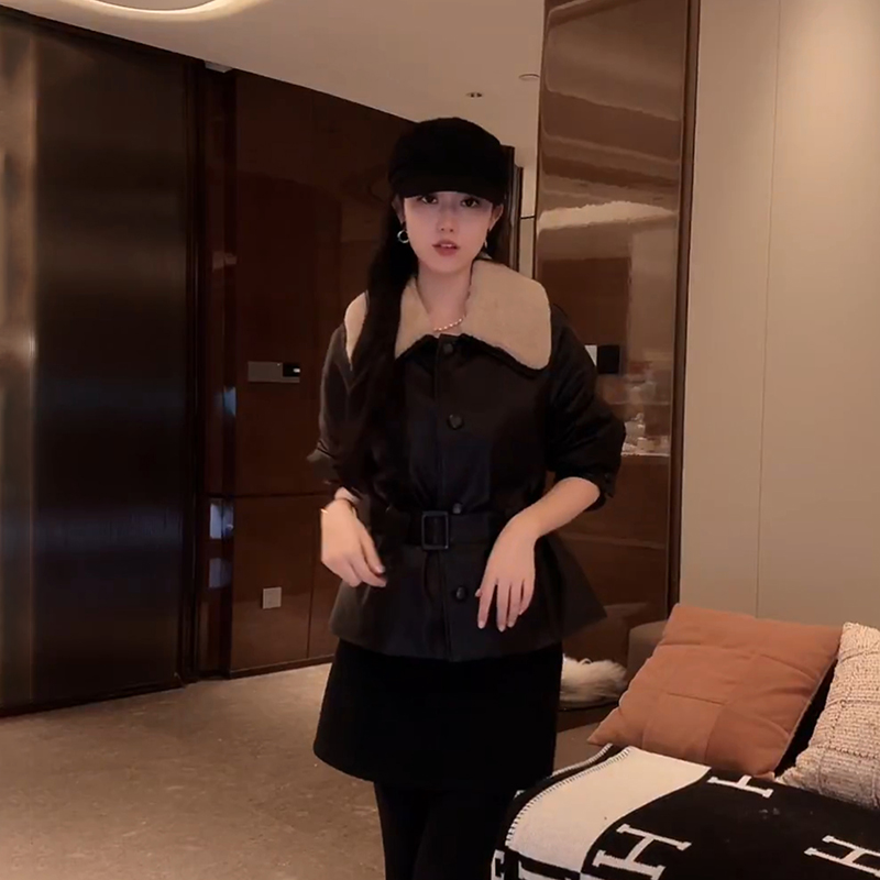 白鹅绒服时髦精穿搭轻装滑