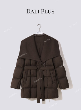 大李plus“羊绒呢大翻领91鹅绒服”收腰中长款羽绒服-D5CH4626