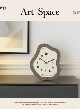 奶油风毛绒摆放式时钟