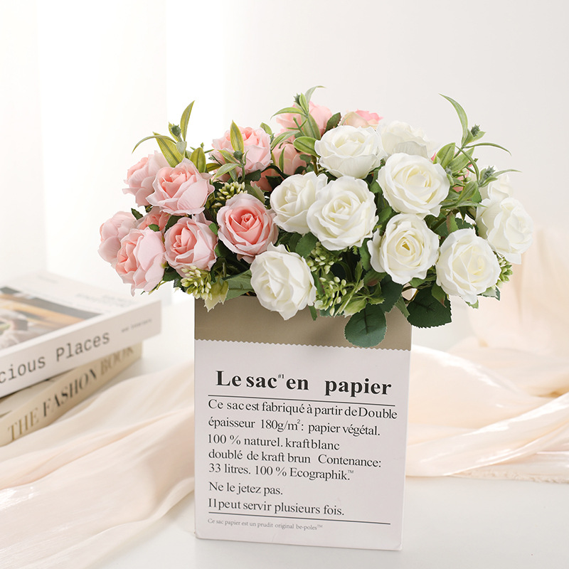 粉色小玫瑰花束家庭派对红玫瑰