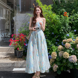 蓝色提花拼接连衣裙女2025夏新款法式度假风独特绝美气质吊带长裙