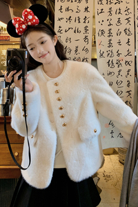 米白色小香风羊羔毛外套女冬季新款小个子加厚保暖皮毛一体棉衣潮图片