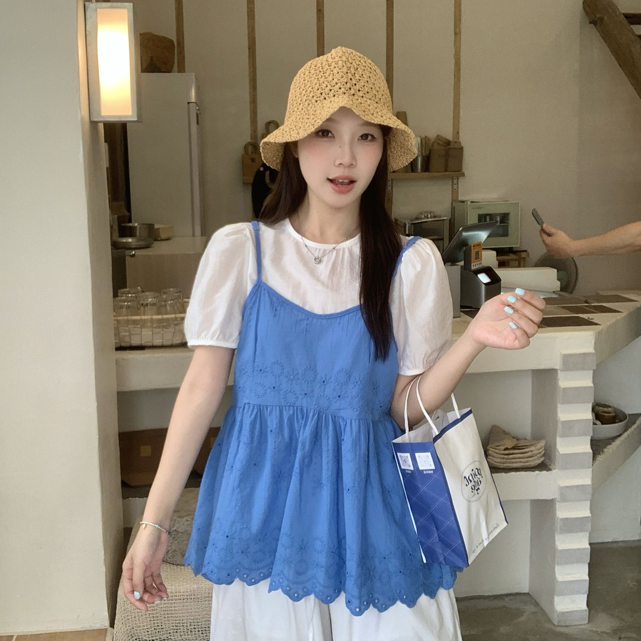 实拍 大码胖MM韩系蕾丝镂空勾花吊带泡泡袖衬衫遮肉显瘦叠穿套装