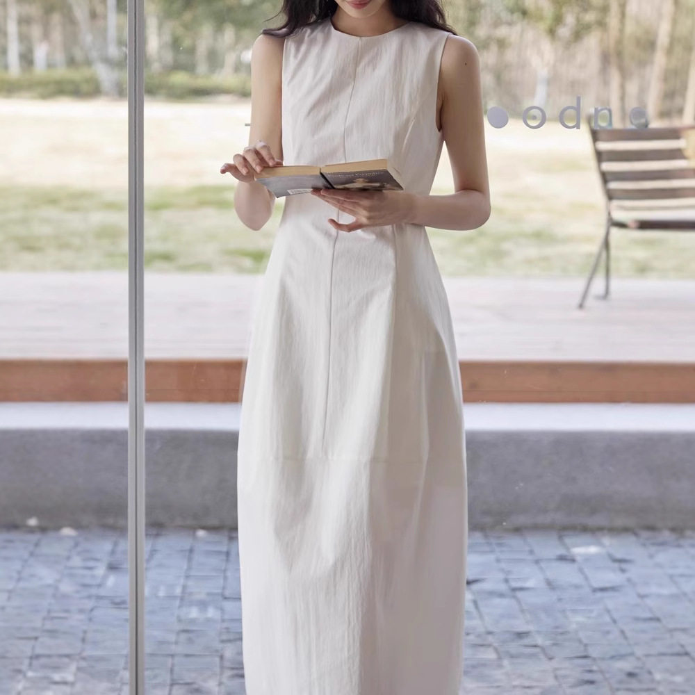 棉无袖白色连衣裙女法式2025夏新款拼接收腰黑色背心花苞中长裙子