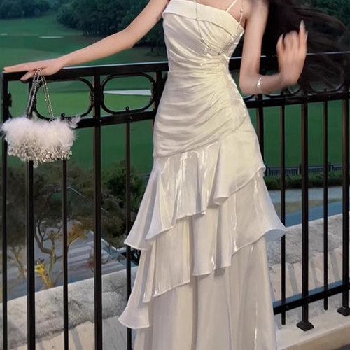 白色设计师精致连衣裙女2025夏季新款轻奢吊带晚礼服无袖中长裙子