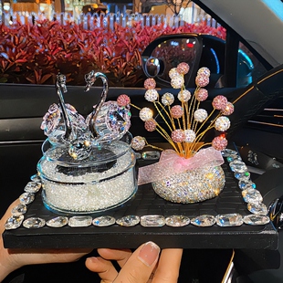 天鹅摆件女神款香薰天鹅车载香水座女生车上装饰汽车用品车内饰品