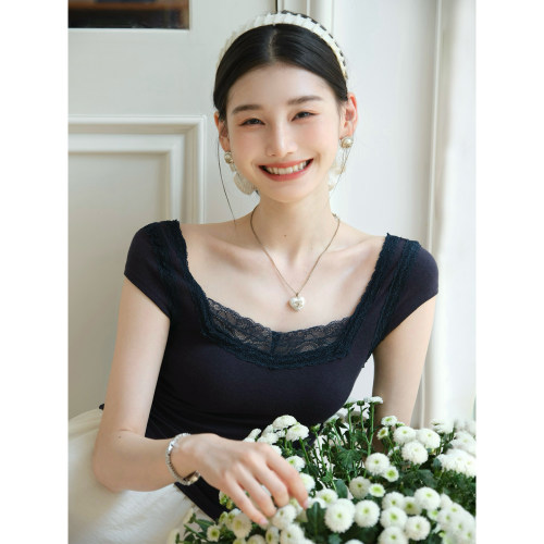 且可ChillCozy 雾岛 羊毛棉混纺 轻奢弹力蕾丝拼接修身短袖上衣女