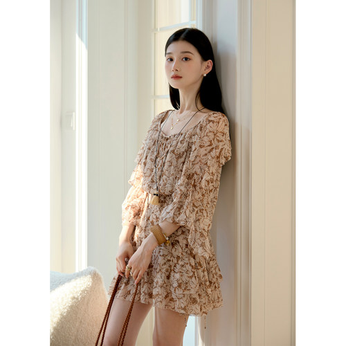 且可ChillCozy 迷踪 高质人丝油画感荷叶边对丝长袖气质连衣裙女
