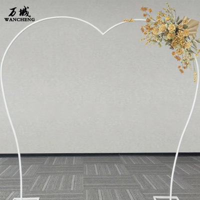 婚庆迎宾区布置铁艺花架门拱背景