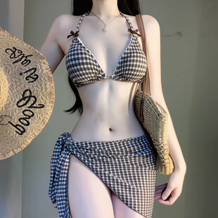 新款 格子度假比基尼四件套海边防晒聚拢高级绝美泡温泉泳衣女