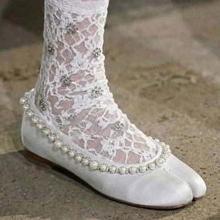 法式优雅风粗跟浅口单鞋女2026春季新款珍珠水钻蕾丝分趾猪蹄鞋女