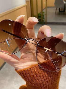 新款太阳镜显瘦时尚女