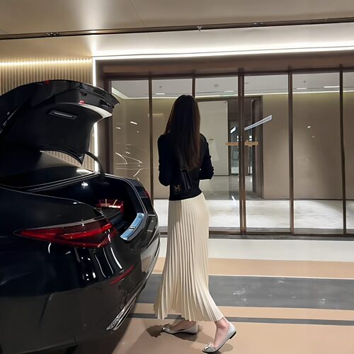 春夏款百褶裙杏色半身裙