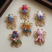 国风锦鲤胸针新中式 礼物 宋锦绒花压襟古典气质旗袍别针复古新中式