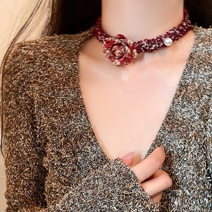 法式 山茶花毛绒项链女小香风choker纯欲颈链项圈高级感锁骨链颈带