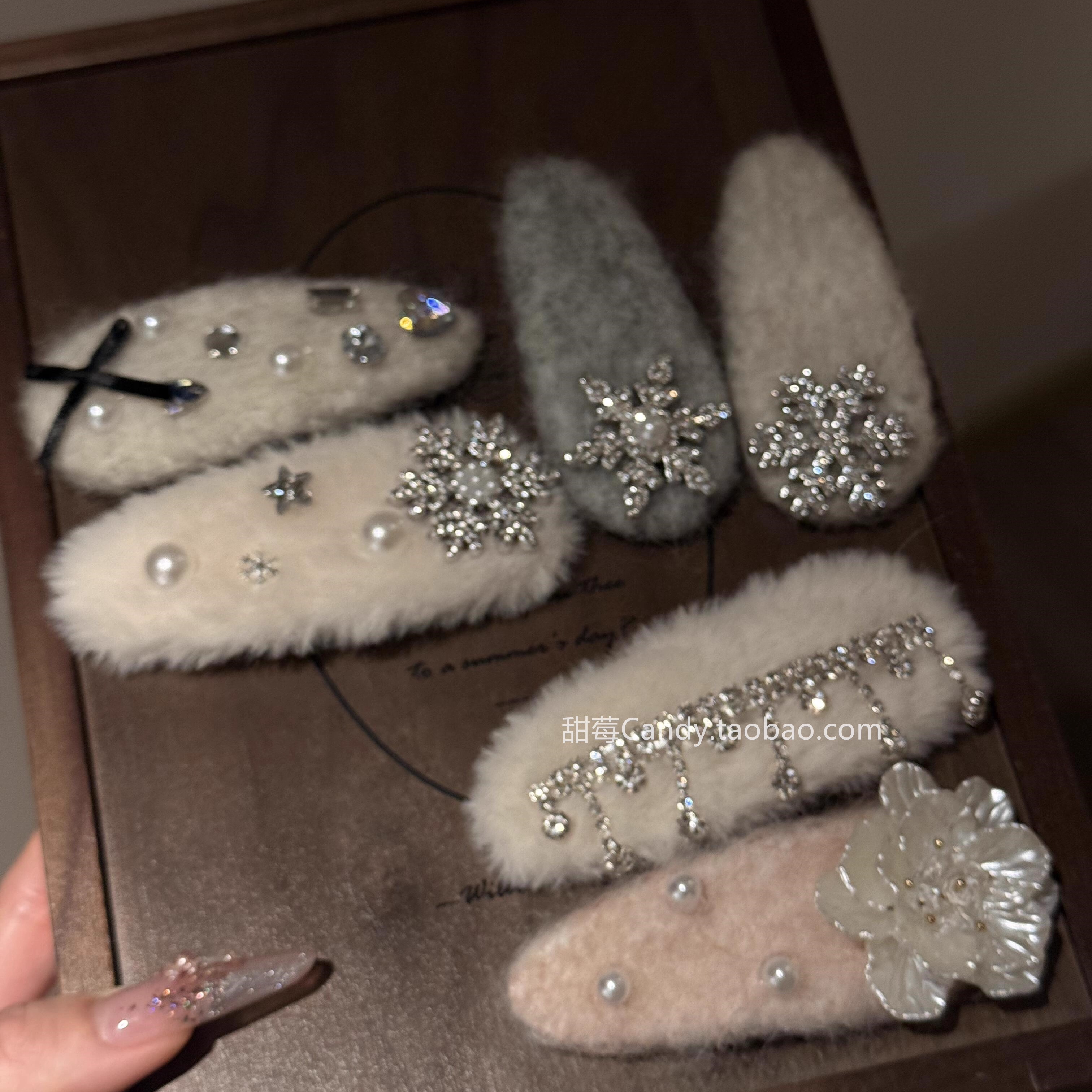 秋冬毛绒闪钻发夹毛绒绒雪花BB水钻发饰头饰氛围刘海侧边夹子发卡