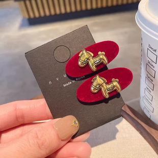 金标小马丝绒发夹女2025新款 侧边夹前额刘海夹子高端复古发饰发卡