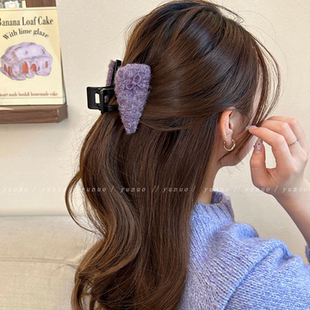 秋冬毛呢三角抓夹女高级感后脑勺鲨鱼夹日常通勤百搭发夹头饰发饰