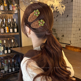 秋冬好看毛绒花朵侧边夹子发夹女2025新款 气质前额碎发刘海夹发卡