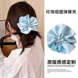 2025新款 韩系粉色花朵褶皱珍珠花瓣发夹女弹簧夹高级感发卡头饰