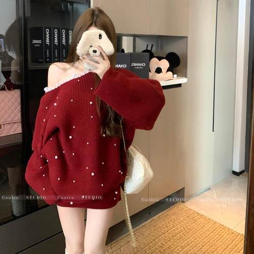过年穿搭套装复古红色钉珠斜肩毛衣女冬季针织包臀半身短裙两件套