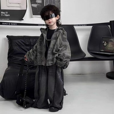 韩系男童迷彩上衣毛边牛仔裤套装