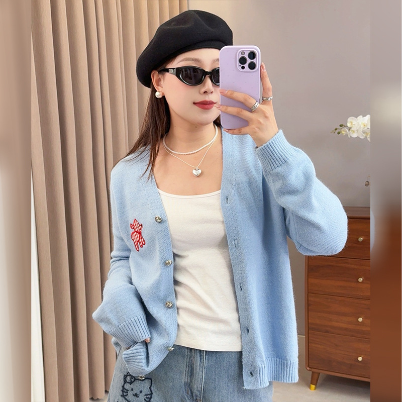 双天2025年秋季新款胖妹妹大码女装外搭毛衣V领小象针织开衫F570