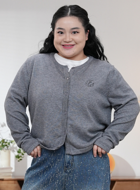 福饮沸别【青稞泡泡】大码胖mm秋冬新款圆领灰色针织上衣YP25111