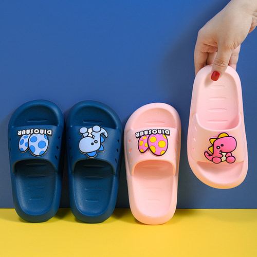 【防滑拖鞋】儿童居家外穿夏小孩洗澡男女中大童宝宝软底恐龙凉拖