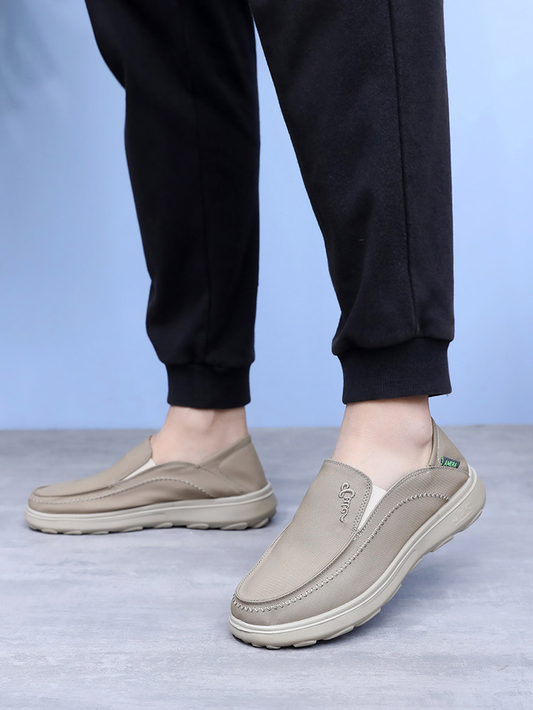 Frühlingsneuer Stil, altbewährter Stoff aus Peking, weiche Sohle, atmungsaktiv, rutschfest, Slip-On, lässiger Canvas-Schuh für Herren_voghion.com