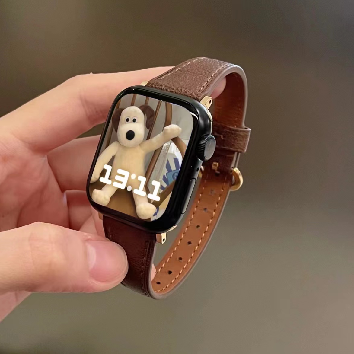 适用苹果apple iwatch s10 9 8 7 6 5 4 3 2 1手表表带皮女马蹄扣