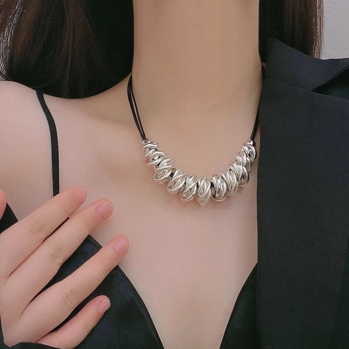 法国CoopKoopins风小众设计感碎银圈圈项链女时尚个性皮绳锁骨链