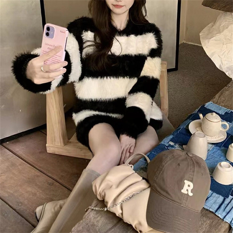 慵懒风软糯糯条纹仿貂绒套头毛衣女复古感宽松厚款针织衫女秋冬款