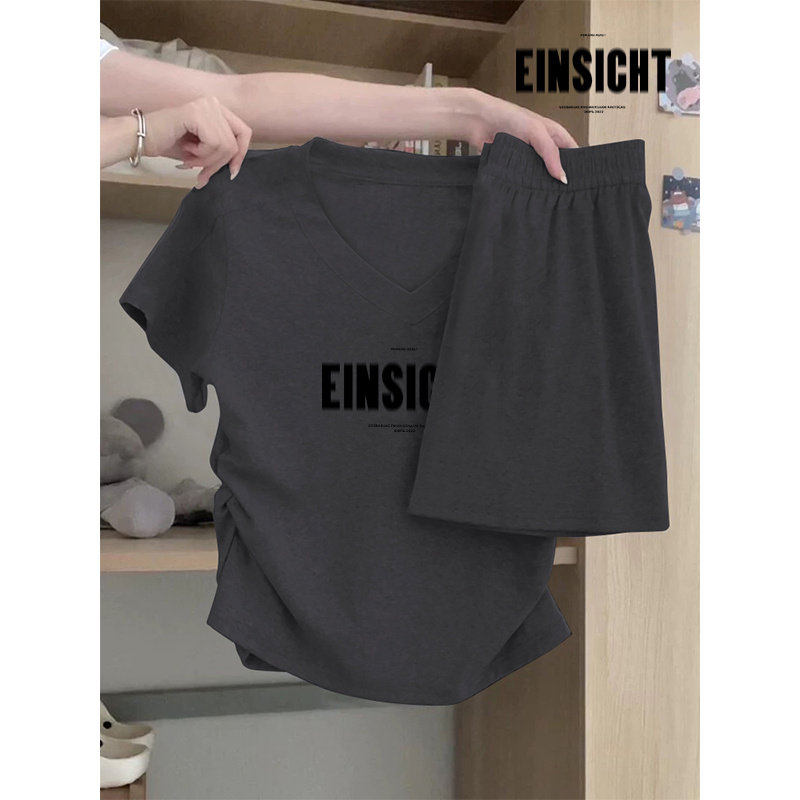 2025年时尚韩版新款V领T恤短裤休闲套装女修身显瘦运动服两件套