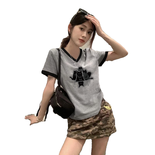 大码设计感浅灰色纯棉V领宽松短袖女t恤2025夏小众基础款遮肉体恤