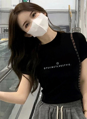 休闲简约黑色圆领短袖t恤女夏季新款小个子修身显瘦短款上衣ins